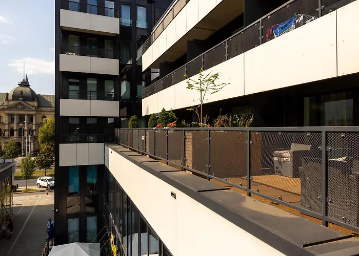 Apartment White Marble In Black Pearl Chic Centre